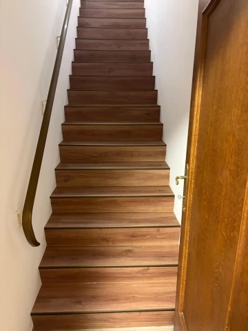 Rénovation d'un escalier en PVC effet bois